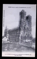 Cp, 51, Reims, Militaria, Guerre 1914-18, La Cathédrale Incendiée Par Les Allemands, Le 19 Septembre 1914, Côté Nord - Reims