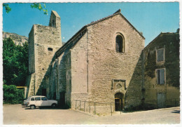 Fontaine De Vaucluse: RENAULT 4, CITROËN 2CV - L'Eglise Romane - (France) - Turismo