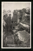 AK Soldaten In Schützengraben Mit Holzrosten Und Entwässerungsanlage  - Guerre 1914-18
