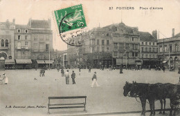 86 POITIERS LA PLACE D ARMES - Poitiers
