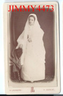 CARTE CDV - Portrait D'une Communiante, à Identifier -  Tirage Aluminé 19ème - Taille 63 X 104 - Photo E. LAURENS - Old (before 1900)