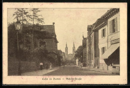 AK Lahr In Baden, Schillerstrasse Mit Passanten Und Kirche  - Lahr