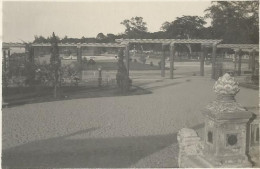 VIETNAM , INDOCHINE , HUE , PERGOLA DANS LE NOUVEAU JARDIN - Asie