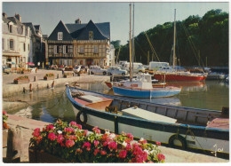 Auray: 2x RENAULT 4, HANOMAG F20, PEUGEOT J7 - Bateaux, Yachts, Port Saint Goustan - (France) - Toerisme