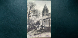 38 , Varces ,place De L'église Et Ses Habitants En 1906 - Otros & Sin Clasificación