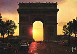 PARIS, ARC DE TRIOMPHE, ARCHITECTURE, CAR, SUNSET, BUS, YVON EDITION, FRANCE, POSTCARD - Arc De Triomphe