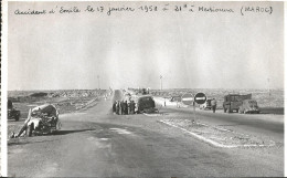 Grande Photo - Voiture Accidentée Au Maroc En 1958 - Automobiles