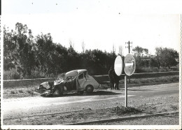 Grande Photo - Voiture Accidentée Au Maroc En 1958 - Automobiles