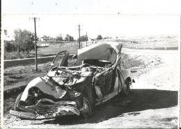 Grande Photo - Voiture Accidentée Au Maroc En 1958 - Automobiles