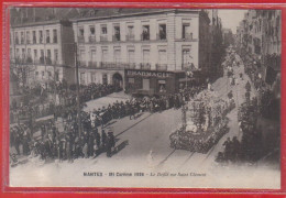 Carte Postale 44. Nantes  Mi Carême  Le Défilé Rue Saint-Clément  Très Beau Plan - Nantes