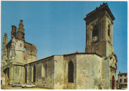 Saint-Martin: RENAULT DAUPHINE, 4 - L'eglise Saint-Martin - (17, France) - Voitures De Tourisme