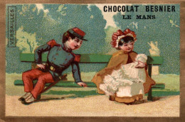 CHROMO CHOCOLAT BESNIER LE MANS SOLDAT PRES DE LA NURSE ET SON BEBE SUR UN BANC - Autres & Non Classés