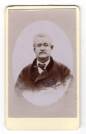Photo CDV D'un Homme élégant Posant Dans Un Studio Photo Avant 1900 - Anciennes (Av. 1900)