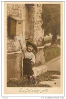 CPA- Photos STEBBING - Enfant Costumé Voulant Mettre Une Lettre Dans Une Boîte   "  Zut J'suis Trop Petit"" - Photographie