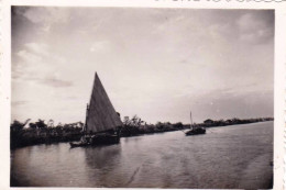 Photo Originale 1953-  Militaria - Cochinchine - Vietnam -  Canal Cho-Gao - En Route Pour Phnom Penh - Krieg, Militär