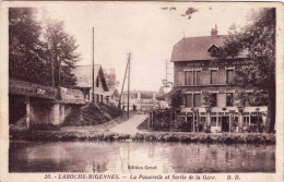 89 - Yonne -  LAROCHE-MIGENNES - La Passerelle Et Sortie De La Gare - Migennes