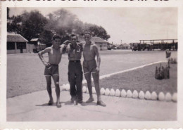 Photo Originale -militaria - Vietnam -Cochinchine -1953 -SAIGON-a La Compagnie - Terrain De Sports - War, Military