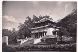 Photo Originale -militaria - Vietnam- Cochinchine -1953 - SAIGON- Au Jardin Botanique - Temple Annamite Du Souvenir - War, Military