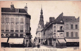 89 - Yonne -   SENS -  La Place Et  La Rue De La République - Sens