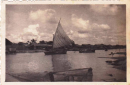 Photo Originale -1948- Militaria - Viet Nam - Cochinchine -SAIGON - Souvenir D Indochine - Jonque A Voile Sur La Riviere - War, Military