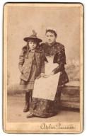 Fotografie Atelier Parisien, Wien, W. Gumpendorferstr. 94, Kleine Angela Mit Ihrer Mutter Im Kleid Mit Hut  - Anonyme Personen