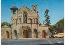 Pons: PEUGEOT 404 BREAK - Eglise St-Vivien - (Char.-Mar., France) - Toerisme