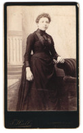 Photo T. Hall, Lancaster, Ullswater Rd., Junge Dame In Zeitgenössischer Kleidung  - Anonyme Personen