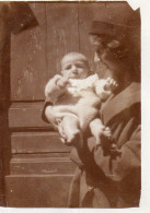 Photographie Vintage Photo Snapshot Maman Bébé Baby Mère Mother  - Anonymous Persons