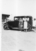 Photographie Vintage Photo Snapshot Automobile Voiture Car Auto Femme Mode - Automobile