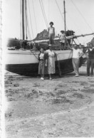 Photographie Vintage Photo Snapshot Ouistreham Bateau Voilier - Boats