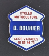 AUTOCOLLANT CYCLES MOTOCULTURE D. BOUHIER - VARADES 44 LOIRE ATLANTIQUE - MAGASIN COMMERCE MOTO MOTOS VÉLO - Stickers