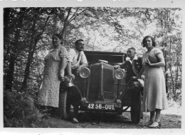 Photographie Vintage Photo Snapshot Automobile Voiture Car Auto Famille  - Cars