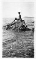 Photographie Vintage Photo Snapshot Maillot Bain Baignade Femme Sexy La Croix - Personas Anónimos