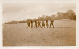 Photographie Vintage Photo Snapshot Marche Walking Randonnée Hermenonville ? - Altri & Non Classificati