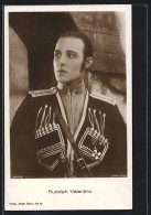 AK Schauspieler Rudolph Valentino In Einer Golden Verzierten Uniform  - Actores