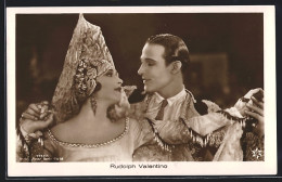 AK Schauspieler Rudolph Valentino Tanzend Mit Einer Frau  - Actores
