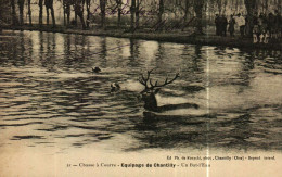 CPA   (60)          Equipage De CHANTILLY   Chasse à Courre     Un Bat-l'Eau  (chevreuil) - Chantilly