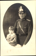 Photo CPA Herzogenrath, Polizist In Uniform Mit Tschako, Enkelin Eleonora, 1928 - Andere & Zonder Classificatie