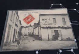 Carte   Postale  ROCHESERVIERE  Rue Des Halles - Sonstige & Ohne Zuordnung