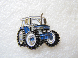 PIN'S   TRACTEUR AGRICOLE  FORD  SERIE 40    Fraisse - Ford