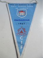 Fanion Souvenir/XXIIIème Rendez-Vous De L'Amitié/CHATEAUROUX/CIF/Camping Club International De France/1967         DFA82 - Banderas