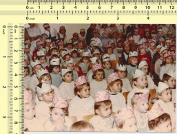 REAL PHOTO LITTLE CHILDREN AT THE NEW YEAR'S PERFORMANCE, PETITS ENFANTS  SNAPSHOT - Personas Anónimos