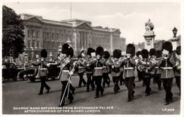 Royaume-uni . BUCKINGHAM PALACE . Guards' Band Returning From . - Buckinghamshire