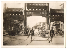 Fotografie H. Wolter, Berlin, Ansicht Shanghai - Schanghai, China, Soldaten Räumen Eine Strassenlockade Nach Aufstand  - Krieg, Militär