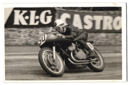 Fotografie Motorrad MV Augusta, Renfahrer Geoff Duke Beim Senior TT Rennen 1955  - Auto's