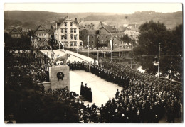 Fotografie Unbekannter Fotograf, Ansicht Marburg / Lahn, Einweihung Gefallenen-Denkmal 1930  - Lugares
