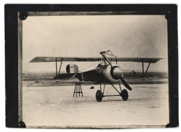 Fotografie 1.WK, Französisches Beute-Flugzeug, Jasta-Doppeldecker Mit MG  - Krieg, Militär