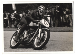 Fotografie Motorrad Norton Manx, Rennfahrer Tony Godfrey Im Rennen 1955  - Coches