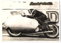 Fotografie Motorrad Moto Guzzi, Rennfahrer Ken Kavanagh Beim Junior TT-Rennen 1956  - Coches