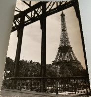 75 Paris La Tour Eiffel Vue A Travers La Passerelle Debilly -ed Er - Eiffelturm